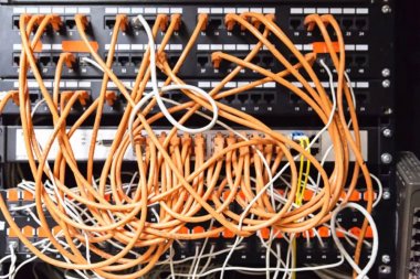 线缆标签的应用，提高线缆维护效率